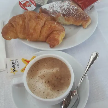 A Due Passi Dal Centro Frühstückspension *