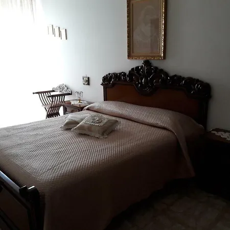 A Due Passi Dal Centro לינה וארוחת בוקר